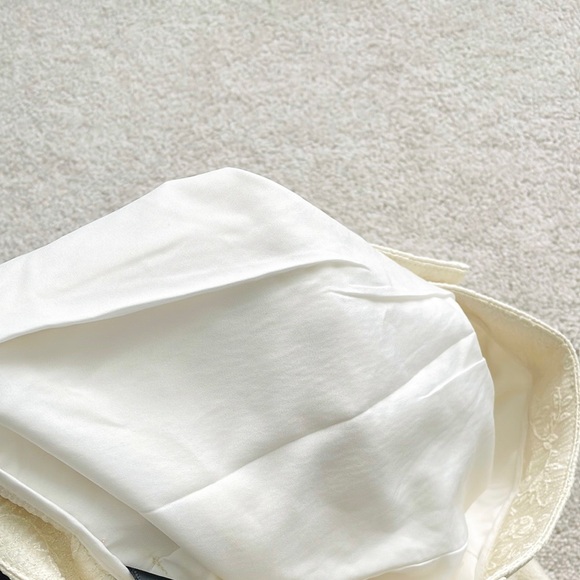 Ivory Trouser Shorts - Picture 6 of 6